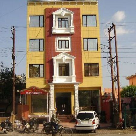 Hotel Landmark Haridwār Esterno foto