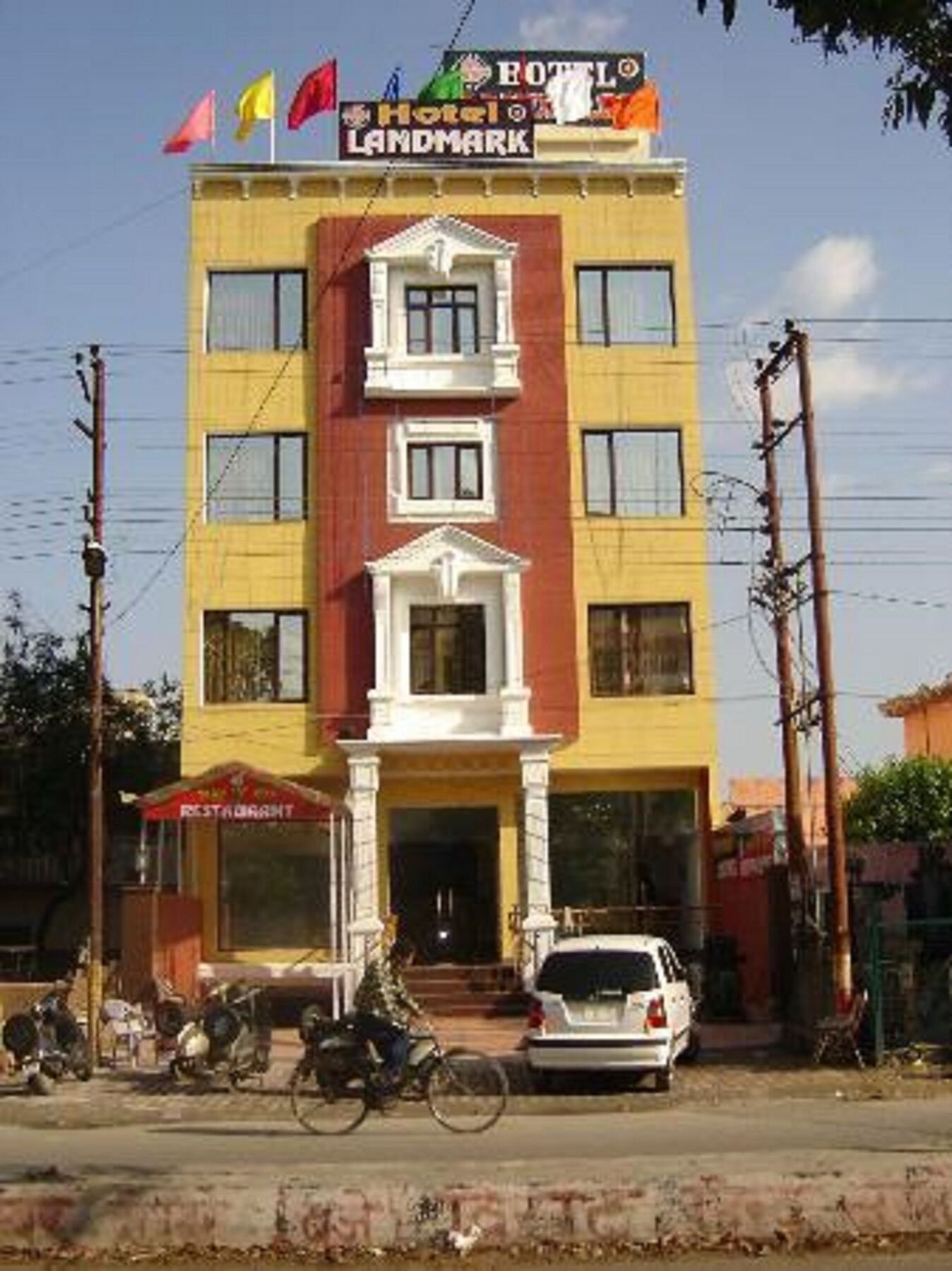 Hotel Landmark Haridwār Esterno foto